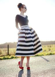 Black And White Striped Dress With Red Shoes 20 Ways To Wear Stripes This Spring Womens Skirt Outfits Fashion Stripe Skirt