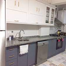 Mekândaki diğer dekorasyon elemanlarına uygun herhangi bir rengi seçebilirsin. Eski Mutfak Dolabi Boyama Teknikleri Hangi Boya Ile Boyanir Yenileme Fikirleri