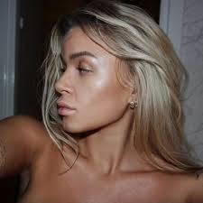 Adela Hansen (@HansenAdela)