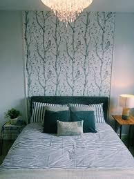 21 Facons D Adopter Le Papier Peint En Tete De Lit En 2020 Idee Deco Tete De Lit Tete De Lit Bleu Deco Tete De Lit