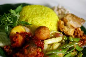 Dalam satu mangkok nasi putih, biasanya kamu akan mendapatkan kalori sebanyak 204 kalori. Resep Cara Membuat Nasi Kuning Spesial Lezat