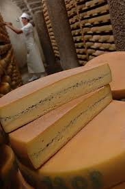 Morbier A Typical Cheese Of Franche Comte Fromage Morbier Vin Et Fromage
