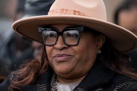 Happy birthday to my sister @janibe33! She's the heart of our family. Today  we celebrate her life as a wife, mother, sibling and friend. Janice, enjoy  your day! I love you!