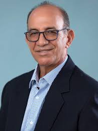 El Ing Andrés Burgos es oriundo de este Municipio de Puñal. Nacido en la  comunidad de La Javilla en las cercanías del Aeropuerto Internacional del  Cibao. Es agronomo de profesión. Fue director