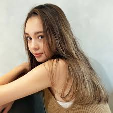 ノンパーマで揺れ感たっぷり レイヤーとハイライトで魅せるニュアン