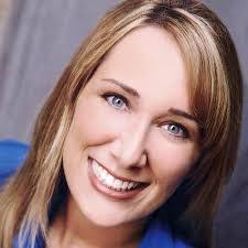 Sarah Kafer's Instagram, Twitter & Facebook