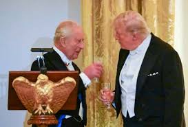 Trump questiona rei Charles III após discurso irônico na Casa Branca