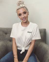 Love island's erin barnett has been forced to defend her relationship with older boyfriend mick russell following cruel comments by social media users. Pin On Celebrities