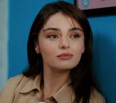 Show tv ekranlarında yayınlanan arıza oyuncu kadrosunda yer alan halide karakterine hayat veren ayça ayşin turan başarılı oyunculuğu ve sempatik tavırları ile ekran başındakileri kendine hayran bıraktırdı. Life Goes On Ayca Aysin Turan As Halide Gurkan In Ariza 13 20