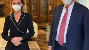 Listen to beatrice venezi now. Dowllkmahwuwsm