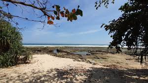 Pantai manalusu merupakan salah satu pantai di garut yang memiliki panorama alam yang sangat eksotis. Pantai Rancabuaya Pameungpeuk Garut Warna Warni Hidup