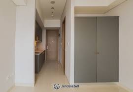 Kolam renangnya ada 3 yang besar, 2 kolam anak, 1 kolam air panas jacuzzi. Sewa Apartemen Taman Anggrek Residence Murah Foto Lengkap