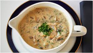 Zutaten 600 G Braune Oder Weisse Champignons 1 Mittelgrosse Zwiebel 2 El Ol Salz Pfeffer Muskatnuss 1 El Me In 2020 Champignon Rahm Sosse Rezepte Lebensmittel Essen