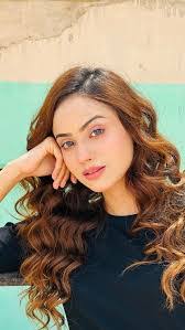 Kanwal Khan's Instagram, Twitter & Facebook