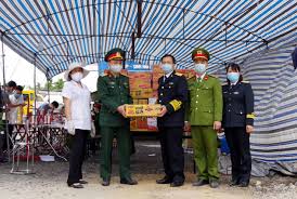 Lực lượng chức năng đã lập 8 chốt kiểm soát người và phương tiện khu vực này, nội bất xuất, ngoại bất nhập. Nha May X28 Táº·ng Qua Chá»'t Kiá»ƒm Dá»‹ch Covid 19 Tren Ä'á»‹a Ban Huyá»‡n Thá»§ Bao Háº£i Quan Viá»‡t Nam