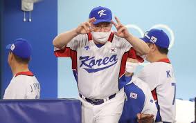 그 결과 강호동과 송민호는 조명 200개, 서랍 50개를 비롯해 한정판 후드티셔츠, 아이스크림까지 총 1950명을 위한 혜택을 얻어내는 것에 성공해 만족스러운 모습으로 협상을 마무리 지었다. Q5rcgidqexyttm