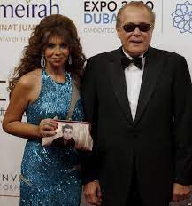 نشرت الاعلامية بوسي شلبي صورة للفنانة فيفي عبده وهي على سرير المرض بأحد المستشفيات، عبر حسابها الرسمي بموقع التواصل الاجتماعي انستجرام وذلك لمشاركتها الاحتفال بيوم ميلادها. ØµÙˆØ±Ø© Ù‡ÙƒØ°Ø§ Ø£Ø­ÙŠØª Ø¨ÙˆØ³ÙŠ Ø´Ù„Ø¨ÙŠ Ø§Ù„Ø°ÙƒØ±Ù‰ Ø§Ù„Ø£ÙˆÙ„Ù‰ Ù„ÙˆÙØ§Ø© Ù…Ø­Ù…ÙˆØ¯ Ø¹Ø¨Ø¯ Ø§Ù„Ø¹Ø²ÙŠØ² Ù…Ø¬Ù„Ø© Ù‡ÙŠ