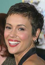 Weitere ideen zu alyssa milano, zauberhafte hexen, charmed zauberhafte hexen. Frisuren Bilder Alyssa Milano Mit Ultrakurzem Pixie Frisuren Haare
