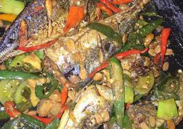 Biar gak bosen digoreng2 aja, ditauco ternyata enak loh. Resep Ikan Kembung Tumis Tauco Remas Nu