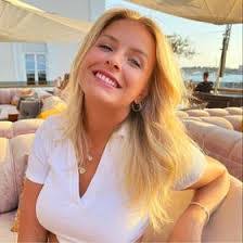 Stephanie Marcotte's Instagram, Twitter & Facebook