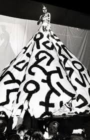 Grace Jones Painted By Keith Haring Iconic Dresses Grace Jones Keith Haring