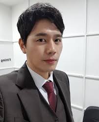 Born 12 may 1992) is a south korean footballer who plays as central midfielder for jeonbuk hyundai motors.1. ì†ì¤€í˜¸ ëˆ„êµ¬ ê¹€ì†Œí˜„ ì†ì£¼ì•ˆ ë¿ì¸ ì‚¬ëž'ê¾¼ ì•„ì£¼ê²½ì œ