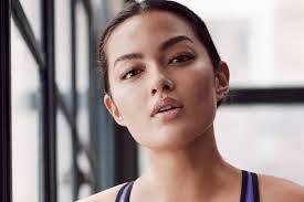 Iris Lilly's Instagram, Twitter & Facebook