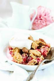Crumble Croquant Rhubarbe Fraise Granola Pistaches Rhubarbe Crumble Cuisine Et Boissons