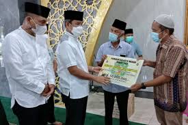Yang menerima bantuan pendidikan di bawah. Pemko Medan Serahkan Bantuan Untuk Masjid Nurul Islamiyah Medan Johor Oke Medan