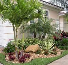 40 Handsome Tropical Front Yard Landscape Ideas For Your Home Landscapedesign La Tropical Garden Design Front Garden Landscape Front Yard Landscaping Design