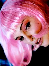 Pin By Elisabeth Marina Amalie Juel On Filmes Pink Wig Natalie Portman Pink Hair