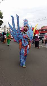 Tek terkecuali di pantai yang memberikan pemandangan yang indah, ombak yang menari dan pasir yang halus, memang pantai menjadi. Kumpulan Desain Baju Pada Karnaval Batik Besurek Bengkulu 2016 Milda Ini