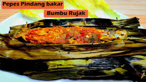 Selain bahan dasar daging, rendang menggunakan santan kelapa (karambia), dan campuran dari berbagai bumbu khas yang dihaluskan di antaranya cabai (lado), serai, lengkuas, kunyit, jahe, bawang putih, bawang merah dan aneka bumbu lainnya yang biasanya disebut sebagai pemasak. Pepes Pindang Bakar Bumbu Rujak Spesial Dan Gampang Youtube
