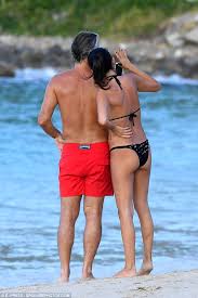 Le priorità sulle nostre libertà le decidono merdine comuniste come speranza. Roberto Mancini Steps Out With New Girlfriend In St Barths Daily Mail Online