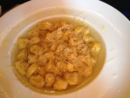 Tortellini i buljong är ett populärt och traditionellt recept från emilia romagna. Tortellini In Brodo Bild Von Al Sangiovese Bologna Tripadvisor