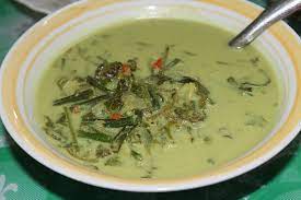Sayur pucuk paku adalah antara sayur yang menjadi kegemaran saya. Sayur Lemak Pucuk Paku Azie Kitchen