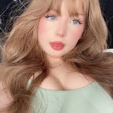 Angelica Woods's Instagram, Twitter & Facebook