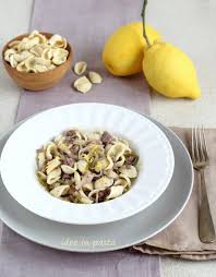 Il sugo salsiccia e porri si prepara mentre cucina la pasta: Orecchiette Con Salsiccia Porri E Limone Idee In Pasta