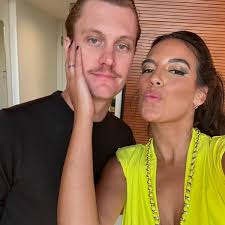 Danielle Robert's Instagram, Twitter & Facebook