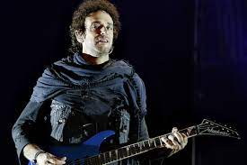 Vídeo oficial de shakira de su tema 'no'. Gustavo Cerati Pioneering Argentine Rocker Dead At 55 Wsj