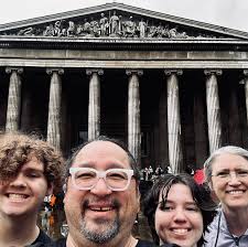 Not enough time at British Museum this afternoon, but did get a chance to  see some pretty awesome pottery. A lot of Korean influences and tech in the  sue ware pieces from