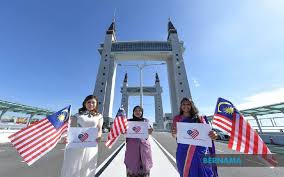 Sebagaimana penjelasan syaikh abdul aziz bin baz rahimahullah tidak mungkin menggenggam bara api kecuali dengan kesabaran yang sangat dan menanggung kesusahan yang sangat. Bernama Perpaduan Negara Genggam Bara Api Biar Sampai Jadi Arang