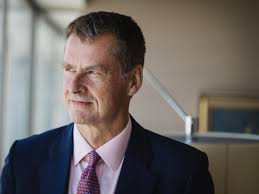 Hugh Elliott, embajador británico, en su último día: "Estamos obligados a  controlar las fronteras"