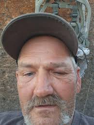 What should be the consequence for vandalizing a golf course?