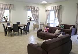 Nata a dorno, nella provincia di pavia, la nostra comunità alloggio per anziani è in grado di garantire a tutti i suoi ospiti un ambiente caratterizzato da un. Nus Aperta Una Casa Famiglia Per Anziani Autosufficienti Bobine Tv