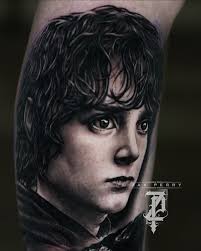 Started another lord of the rings leg sleeve yesterday! I guess I should  really watch them now. Pretty sure this Ron and Harry. Can't wait to get  back into this one!