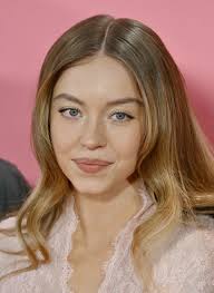 That Is Why We Love Aimee": Aimee Lou Wood's Alleged Comment On Sydney  Sweeney's Reaction To The AE Backlash Is Going Viral Because She Did NOT  Hold Back