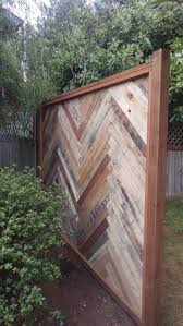 10 Privacy Fence Ideas To Get The Best Look Of Your House Privacyfenceideas Pr In 2020 Hinterhof Privatsphare Hintergarten Blickdichte Zaune