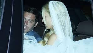 Η δούκισσα νομικού (πειραιάς, 7 νοεμβρίου 1986) είναι ελληνίδα παρουσιάστρια, επιχειρηματίας και πρώην μοντέλο, βραβευμένη ως σταρ ελλάς 2007. Doykissa Nomikoy Dhmhtrhs 8eodwridhs Celebrities Eidhseis Yupiii Gr