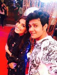 The actor's wife, shubhi dave, took to social media to pen an emotional note on leaving their. Aniruddh Dave And His Wife Shubhi Are Paired Opposite Each Other Iwmbuzz